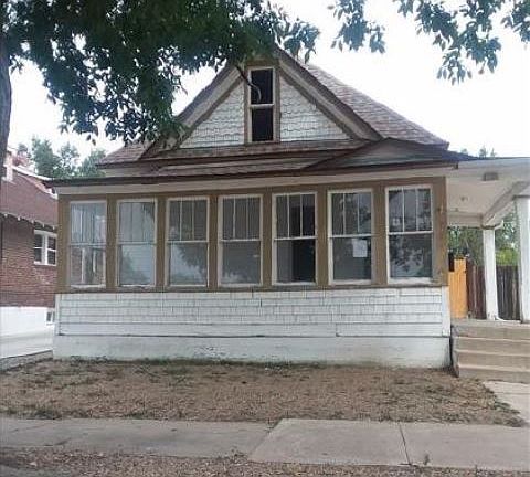 2nd image of 909 W 12th St