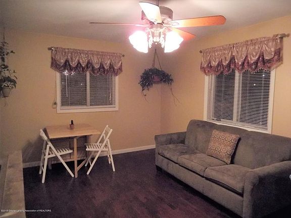 3rd image of 406 W Cherry St