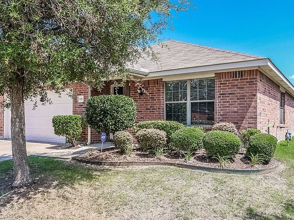 3rd image of 610 Bushdale Dr