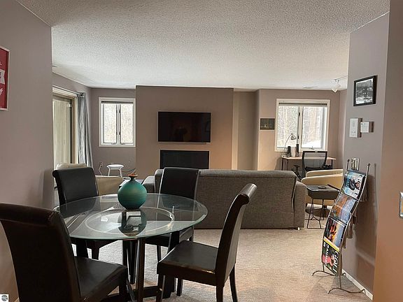 2nd image of 5562 Golfview Ct