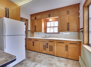 165 Peninsula Rd, Medicine Lake, MN 55441