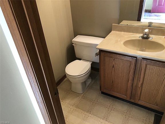 4th image of 2451 Wrens Dr S