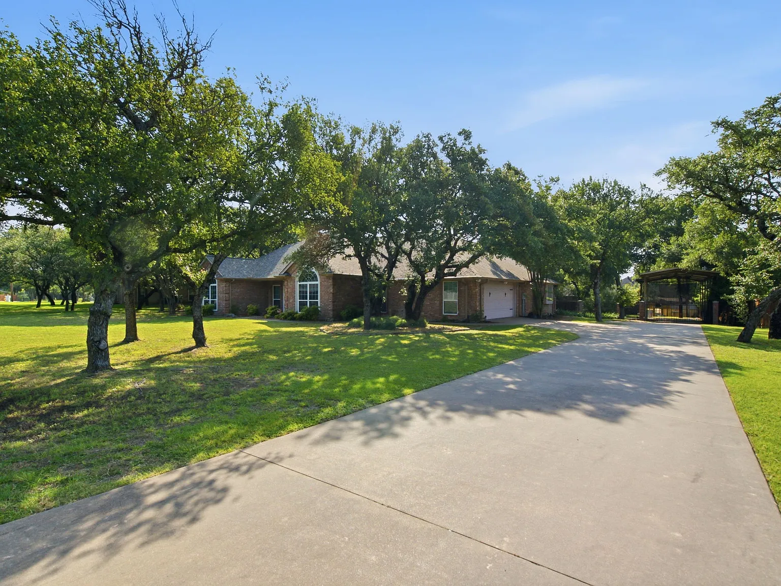 4 bed, 2.5 bath, 2683 sqft, $3,900 — Photo 4