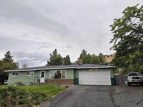 6621 Hilton Dr, Klamath Falls, OR 97603