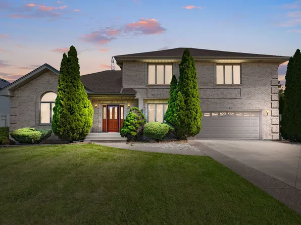 2 Andover Dr, Prospect Heights, IL 60070