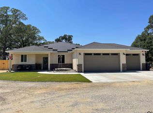 14745 Whispering Oaks Dr, Red Bluff, CA 96080