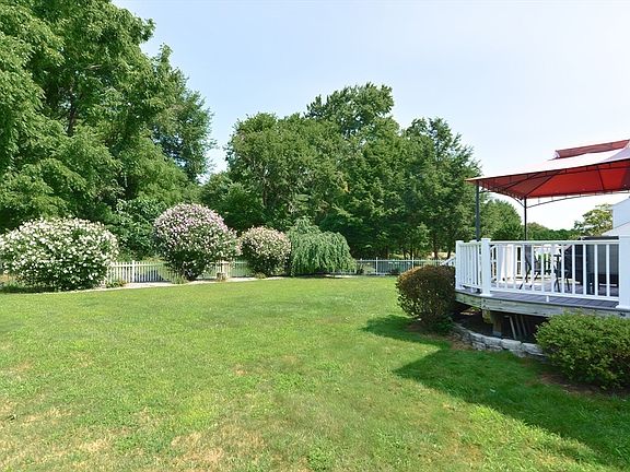 5th image of 181 Indian Meadow Dr