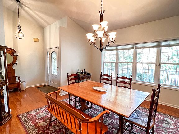 5th image of 591 Bonnevista Dr