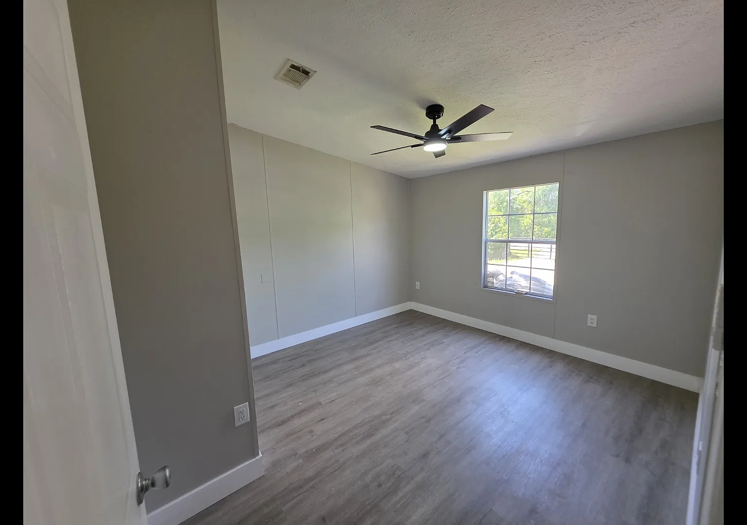 2 bed, 842 sqft, $1,600 — Photo 2