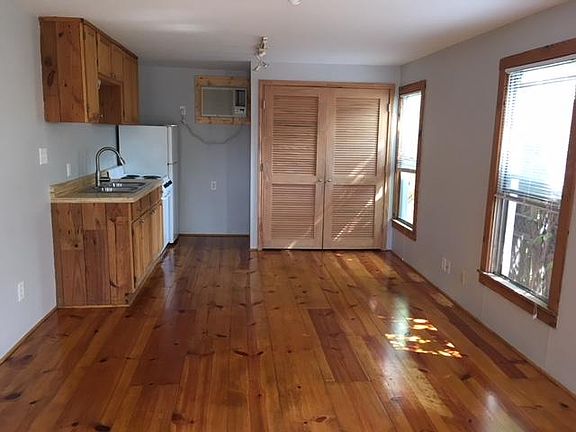 2nd image of 513 E Ashby Pl APT 2