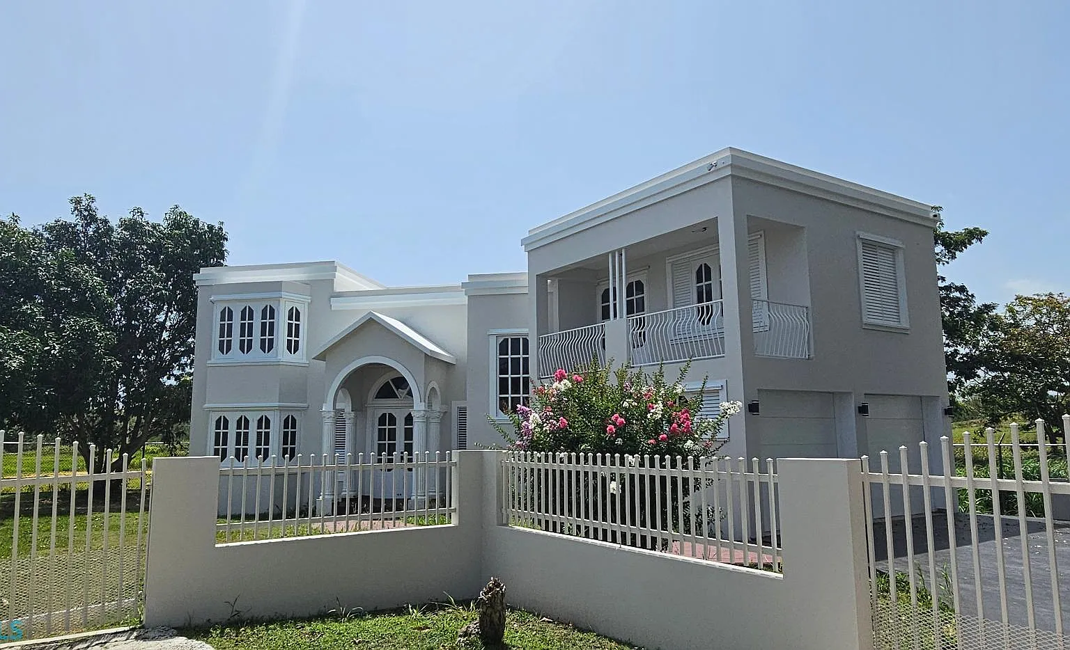 4 bed, 3.0 bath, 2100 sqft, $3,000 — Photo 1