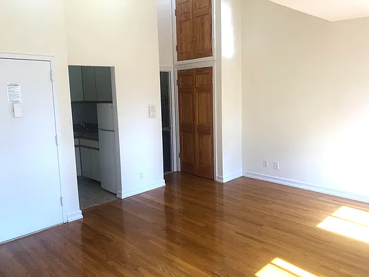 Rented by Meraki Realty LLC | media 10