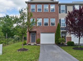 35 Savage Ct, Falling Waters, WV 25419