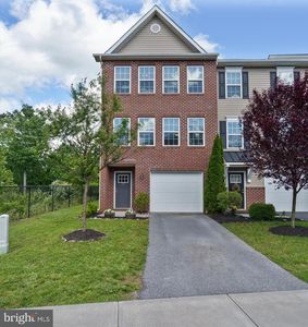 35 Savage Ct, Falling Waters, WV, 25419
