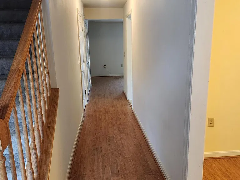 1234 Oakwood Dr — Photo 2