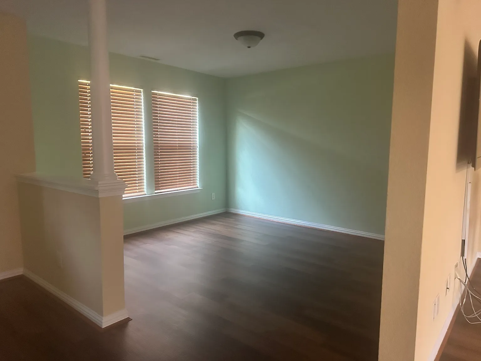 4 bed, 2.5 bath, 3026 sqft, $2,400 — Photo 3