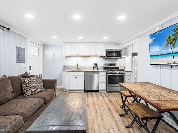 2nd image of 13 40th St Unit 4