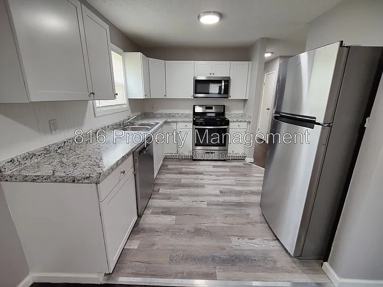 7941 NE San Rafael Dr — Photo 6