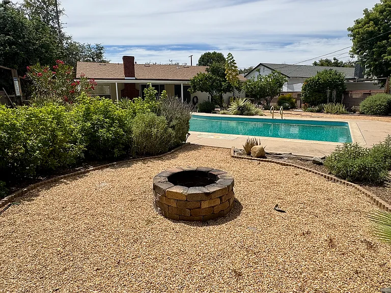 7928 Owensmouth Ave — Photo 3