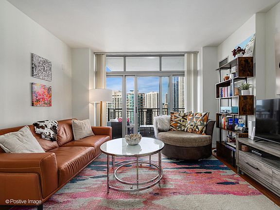 4th image of 600 N Dearborn St APT 1705