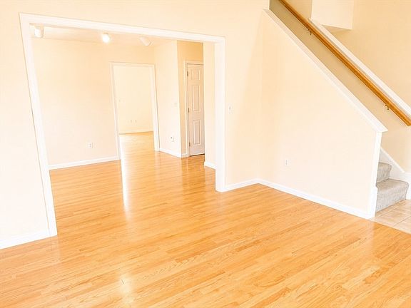 5th image of 37 Augusta Way Unit 37