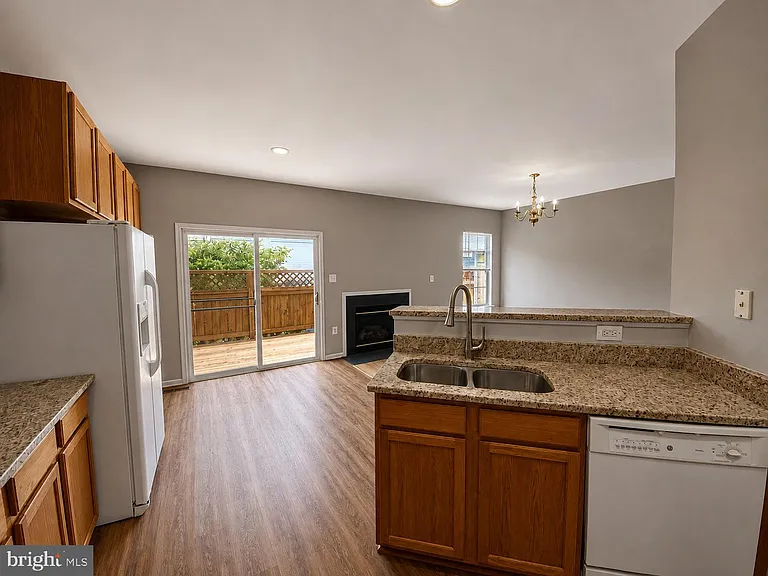 1124 Hampton St — Photo 12