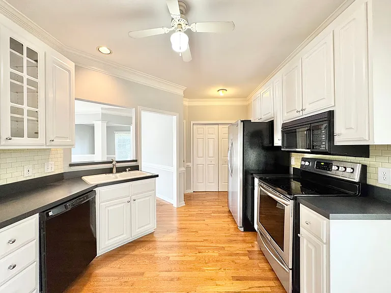 5208 Autumn Woods Dr — Photo 10