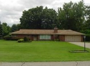 1352 Christian Hills Dr, Rochester Hills, MI 48309
