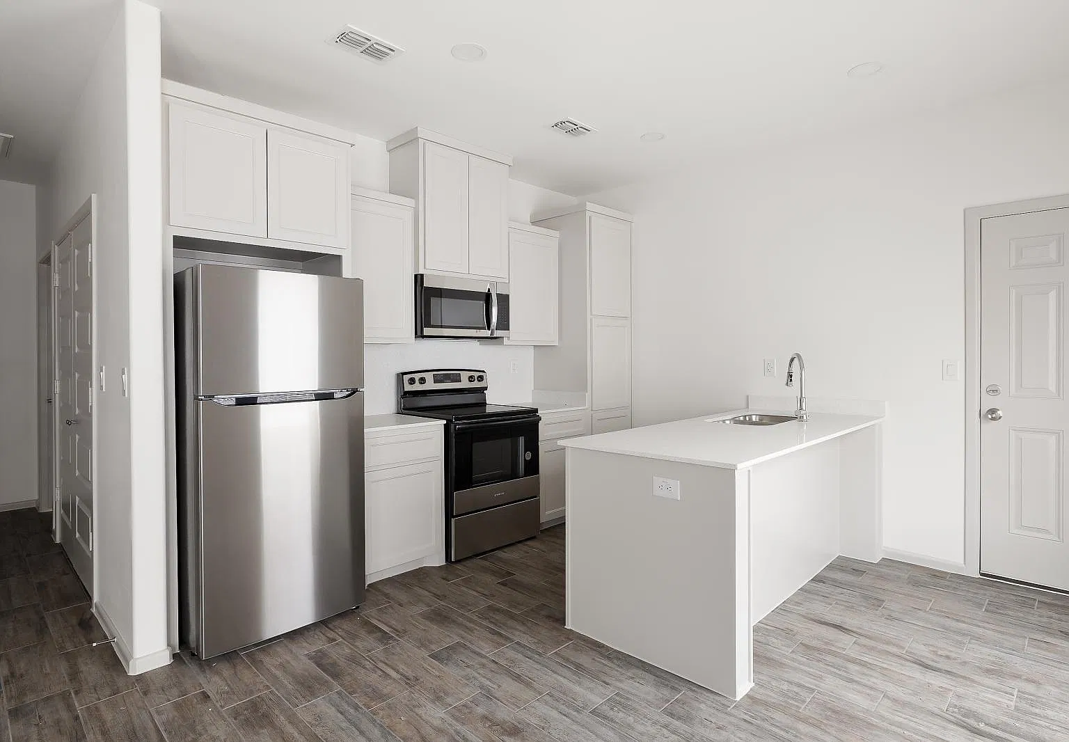 2 bed, 2.0 bath, 908 sqft, $1,125 — Photo 2
