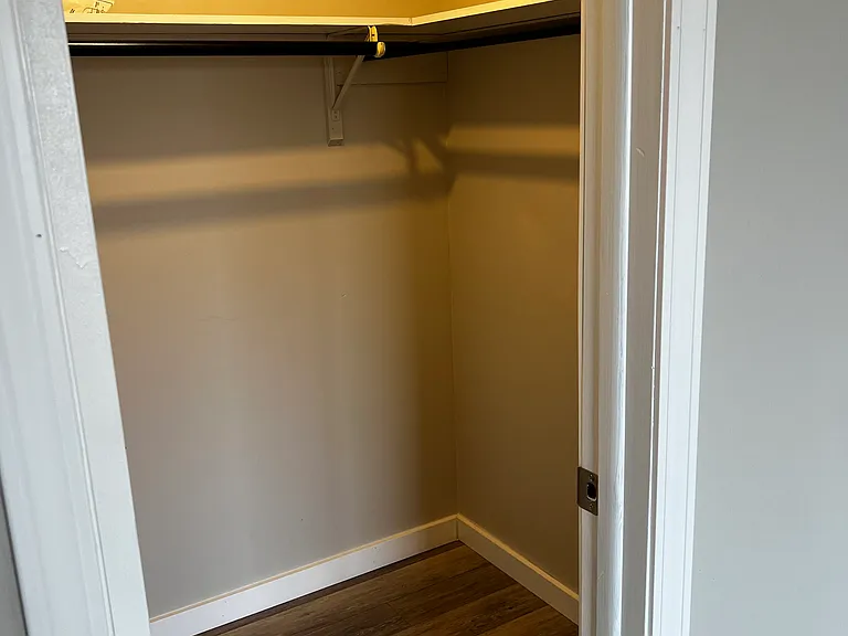 405 Locust St — Photo 8