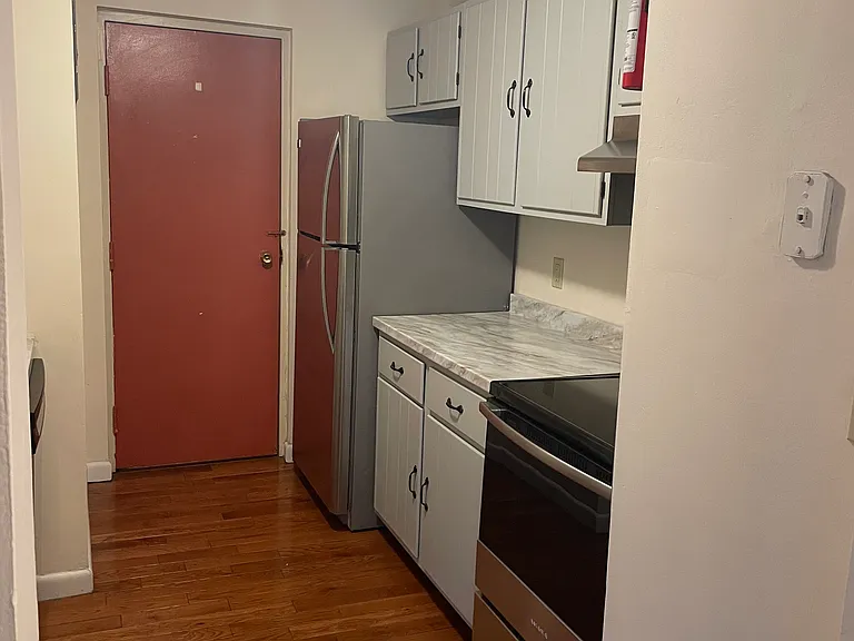 36 Warren St #4 — Photo 8