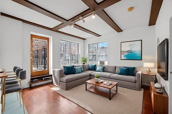 Rented by REAL New York | media 9