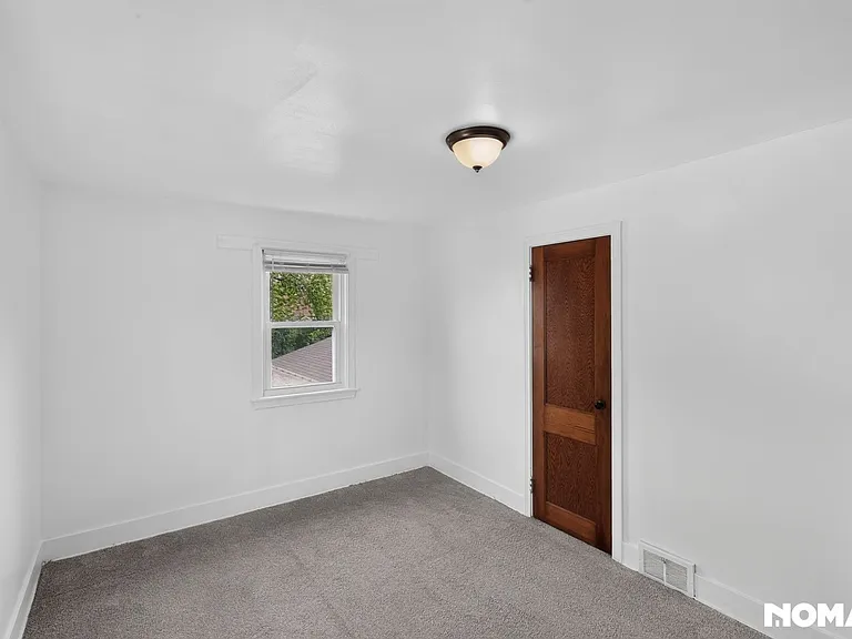 220 Michael Ave — Photo 11