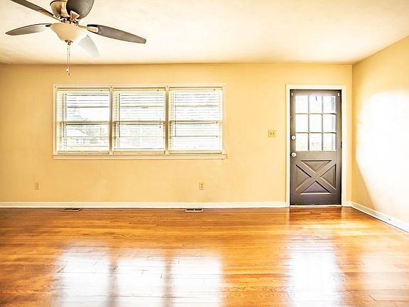 3rd image of 9 Tuckahoe Drive