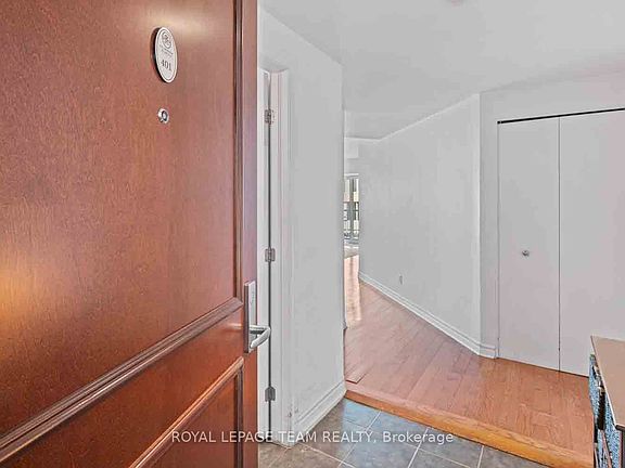 4th image of 234 Rideau St #401