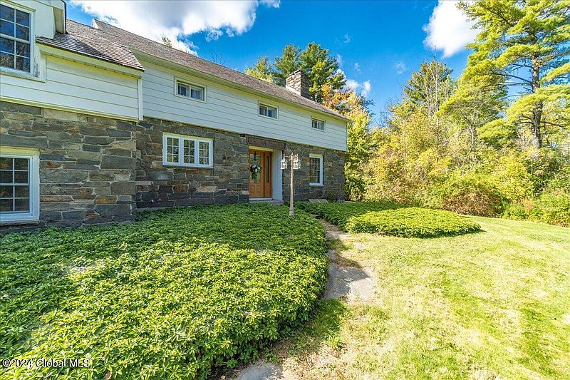 2nd image of 1189 Mohawk Road