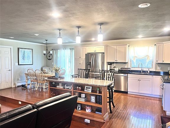 3rd image of 13 Hickory Park Rd