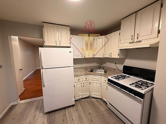 5th image of 196 Lembeck Ave #1L