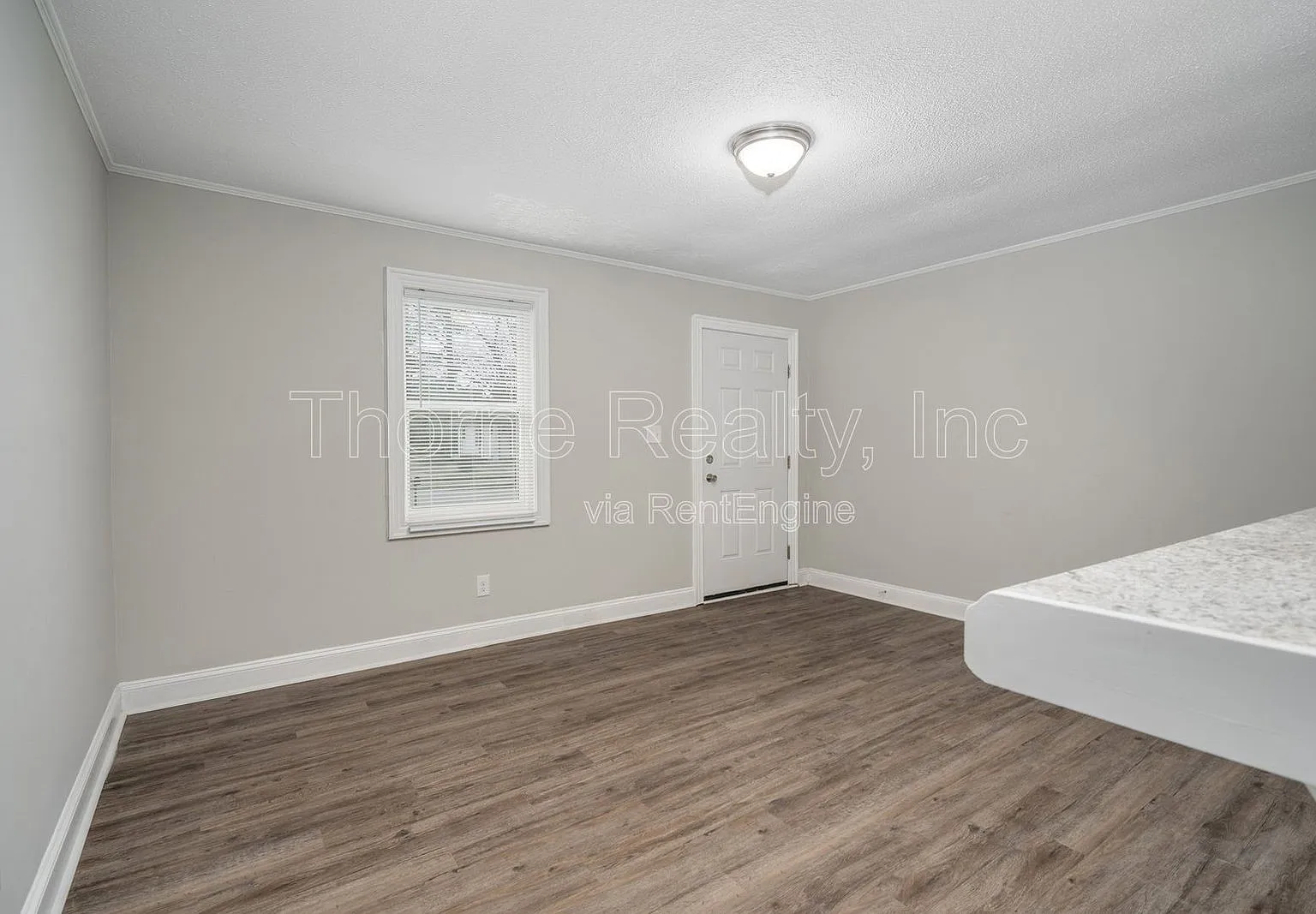 1 bed, 1.0 bath, $595 — Photo 2