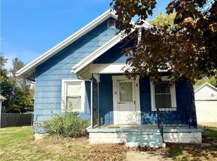 9 W Locust Ave, Charleston, IL 61920