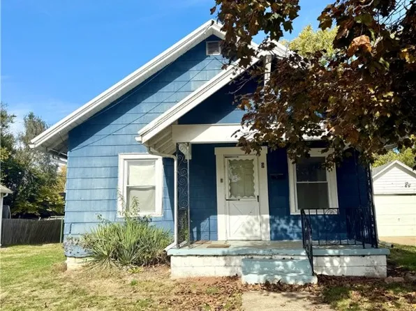 9 W Locust Ave, Charleston, IL 61920