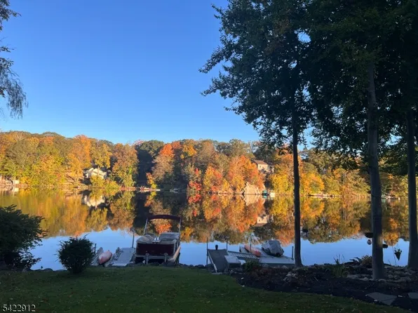 173 Point Breeze Dr, West Milford Twp., NJ 07421