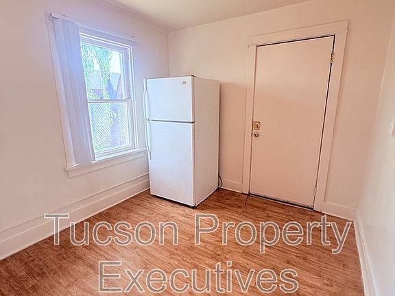 4th image of 2632 N Stone Ave APT 4