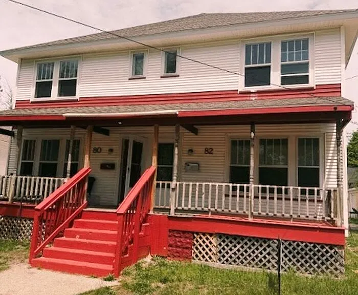 82 E Grand Ave — Photo 10