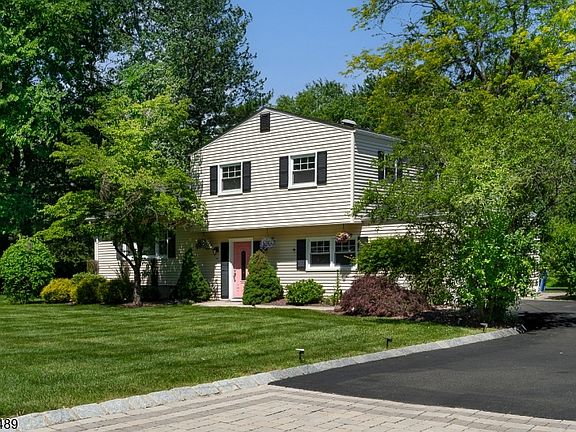 2nd image of 9 Lexington Rd