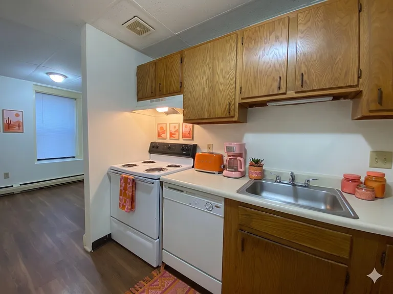 610 Union St #104 — Photo 10