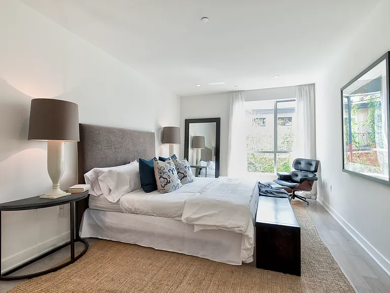 1810 Selby Ave #102 — Photo 8