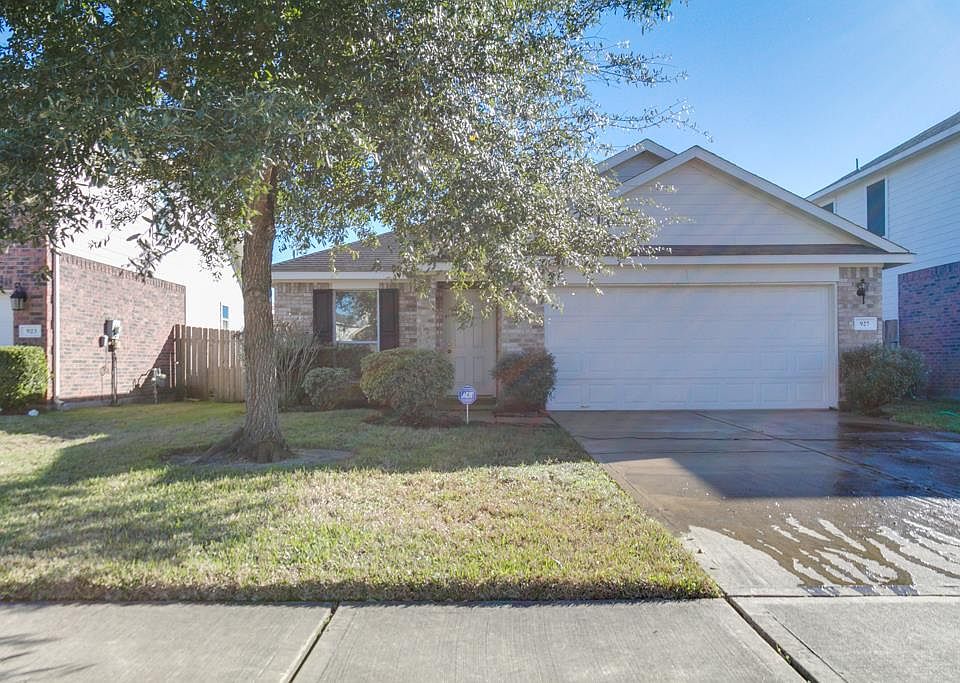 1st image of 927 Yorkshire Hollow Ln
