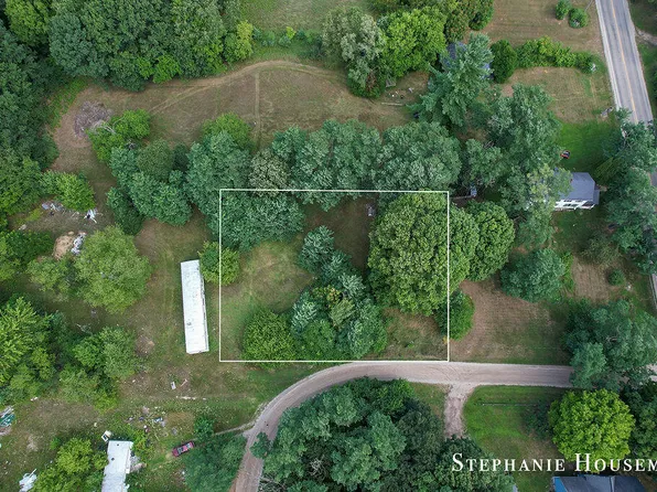 11552 Cedar St, Riverdale, MI 48877