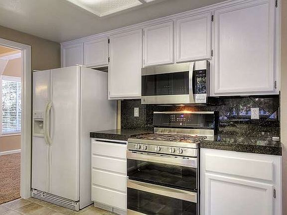 3rd image of 775 Larkspur Dr
